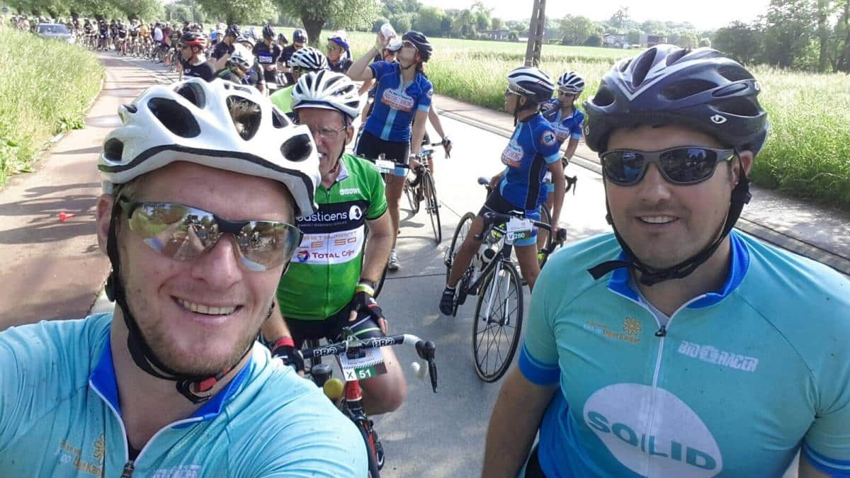 Nieuwe outfit voor fietsteam Kom op Tegen Kanker